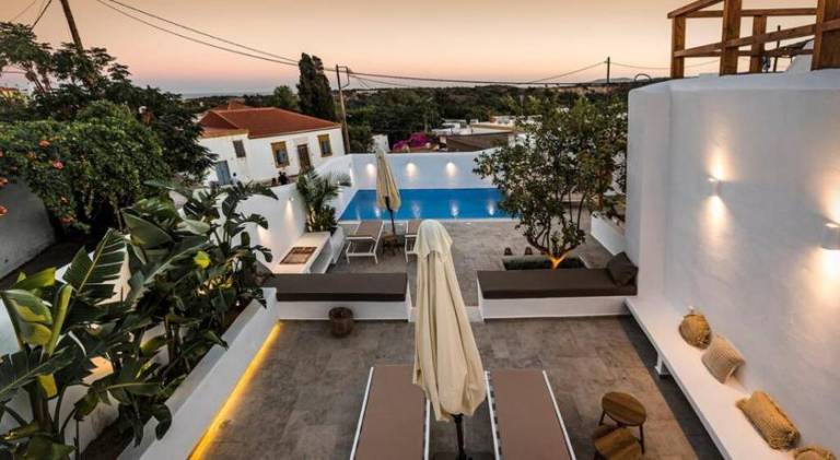 Villa with pool — photo 3