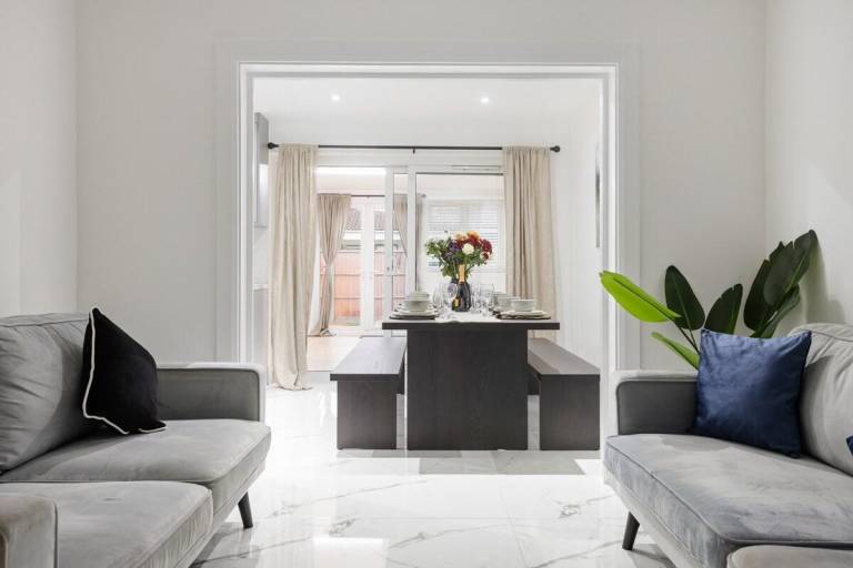 Modern 5-Bedroom Near Heathrow Airport Sleeps 10 — photo 2