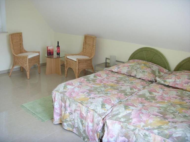 Fully equipped pleasant vacation home with BBQ, yard & terrace | Garden view | Pets allowed — photo 5