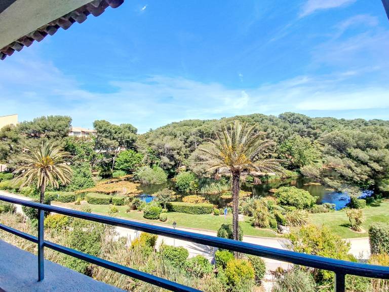 Pleasant rental apartment with pool, yard & patio | Lake view | Next to the beach | Pets are welcome — photo 3
