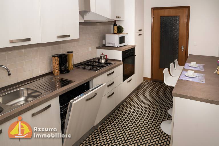 Apartment with patio | City view — photo 5