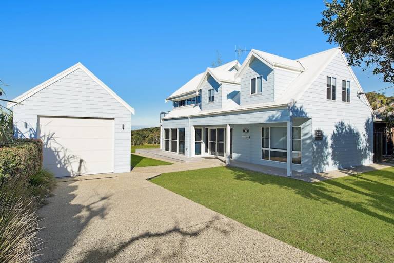 House Lake Cathie
