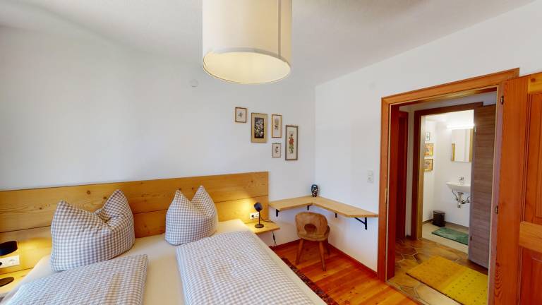 Holiday apartment with patio & garden — photo 3