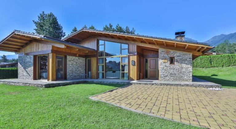 Luxury Chalets Pirin Golf & Country Club in Razlog