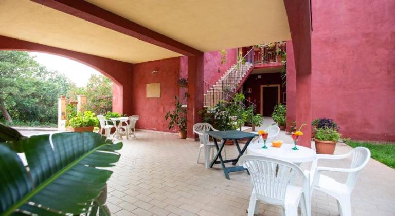 Charming serviced apartment with patio & garden | Pet-friendly — photo 4