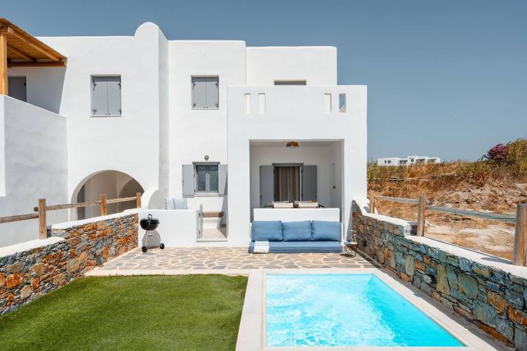Fully equipped house with patio, yard & private pool | Pets allowed — photo 5