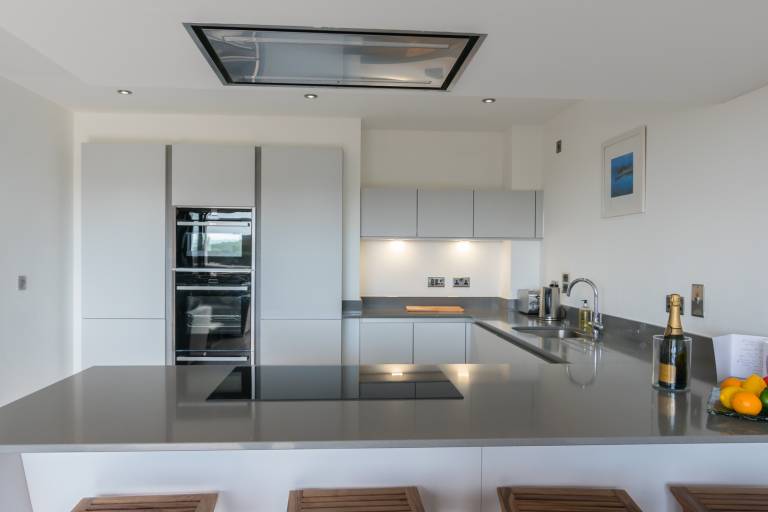 Family-oriented holiday apartment with jacuzzi & terrace | Sea view | Beach nearby | Pets are welcome — photo 3