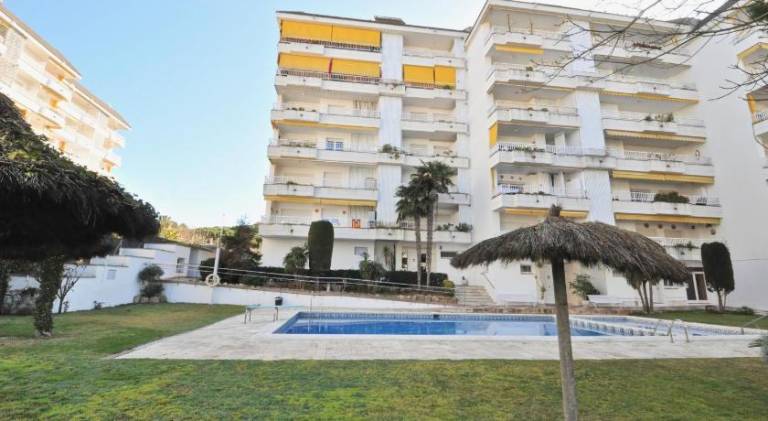 Charming holiday apartment with yard, private pool & patio | Beach nearby | Pet-friendly — photo 4