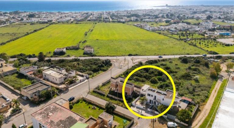 Vacation home with 3 rooms for 8 persons in Nardò