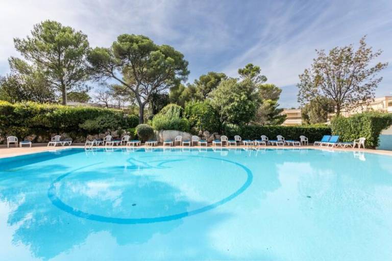 Apartment with patio | Pets allowed in Saint-Raphaël