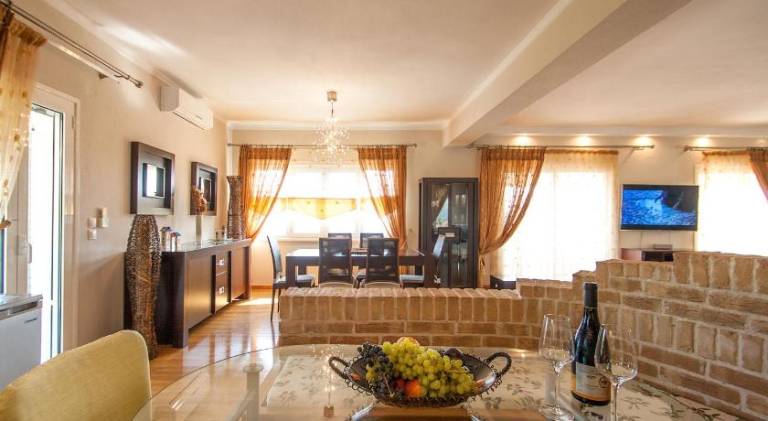 Fully equipped villa with garden, terrace & barbeque | Suitable for remote work | Pets are welcome — photo 2