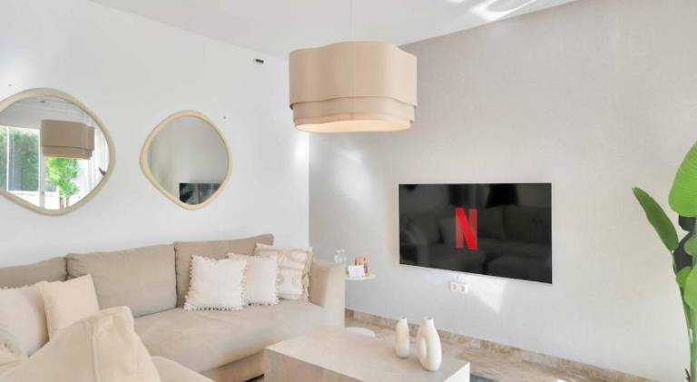 Vacation home with hot tub & pool in Estepona