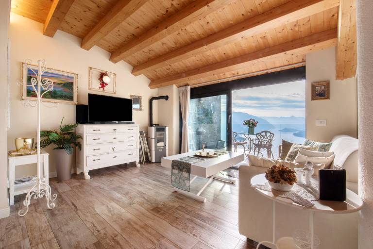 Vacation Home "Summer and Winter" with Lake View, Private Heated Indoor Pool & Wi-Fi — photo 5