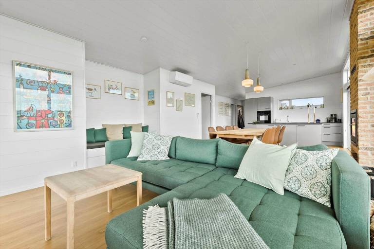 Fully equipped vacation home with yard, BBQ & jacuzzi | Pets are welcome — photo 4