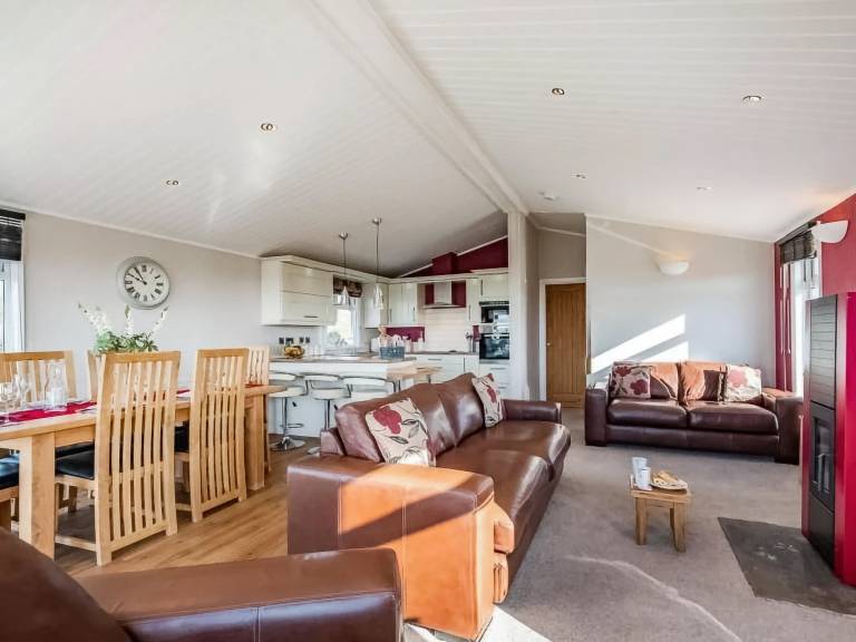 Family-oriented cottage with jacuzzi, yard & barbeque | River view | Pet-friendly — photo 5