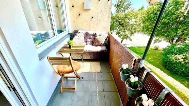 Rental apartment with patio — photo 3