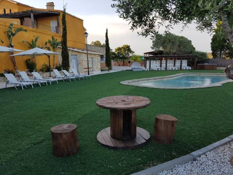 Vacation home with private pool, yard & patio | Mountain view in Vilafranca del Penedes