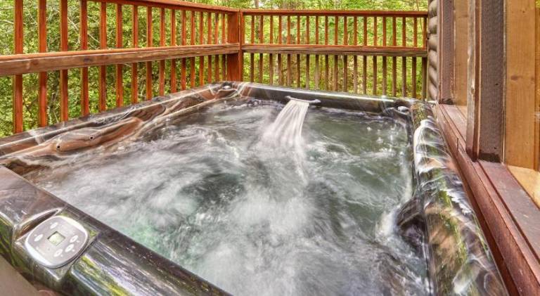 Vacation home with jacuzzi — photo 5