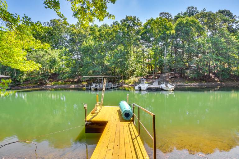 Anderson Retreat: Private Hot Tub & Kayaks! — photo 2