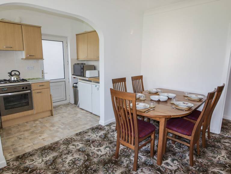 Child-friendly lovely cottage with yard | Beach view | Dogs allowed — photo 3