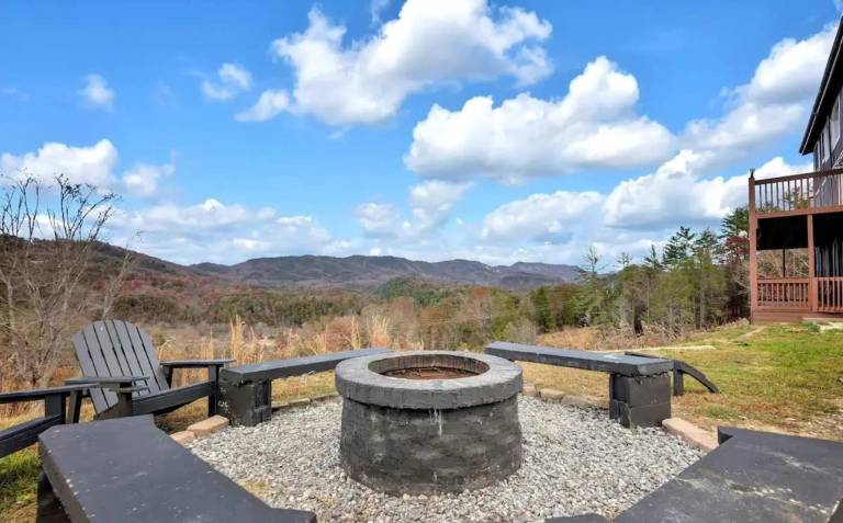 Secluded 7BR Mountain Escape on 7 Acres — photo 5