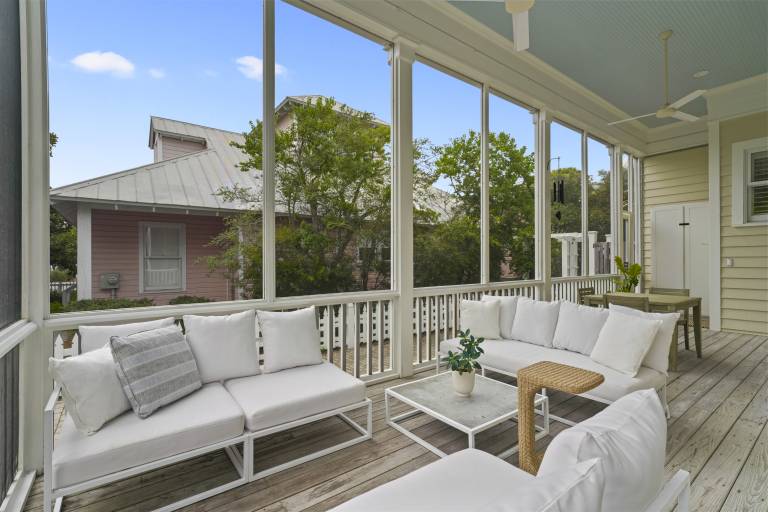 Vacation home with pool & barbecue — photo 3