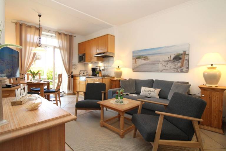 Haus Kühlung Fewo 3: strandnahe 2-Zimmer-Fewo mit geschützter Terrasse in Kuehlungsborn