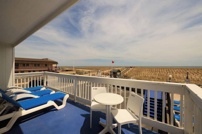 The White Sands Oceanfront Resort & Spa