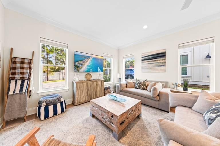 Family-oriented charming vacation home with barbeque | Pet-friendly — photo 5