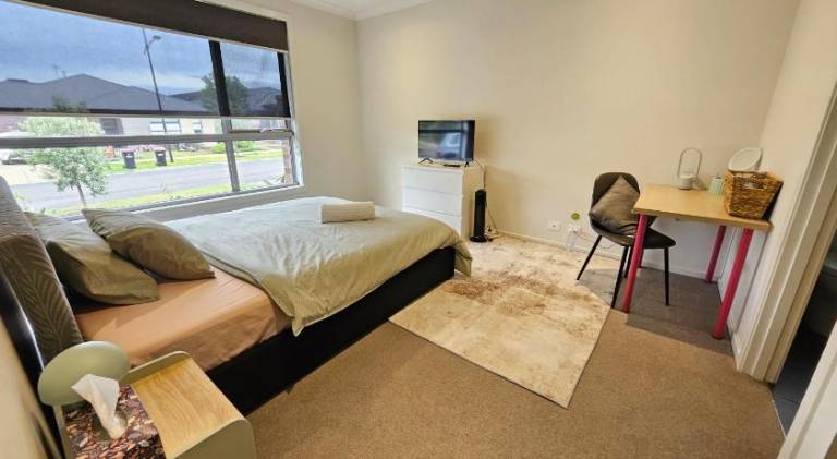 Ensuite Homestay 30 mins drive from the Airport