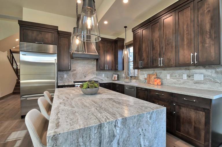 Luxury Amenities, Bonus Room, Great Location Recreation! — photo 5