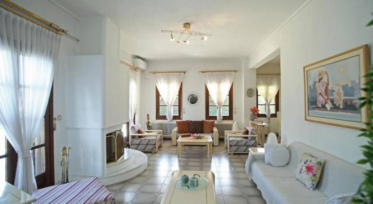 Villa with garden & patio — photo 2