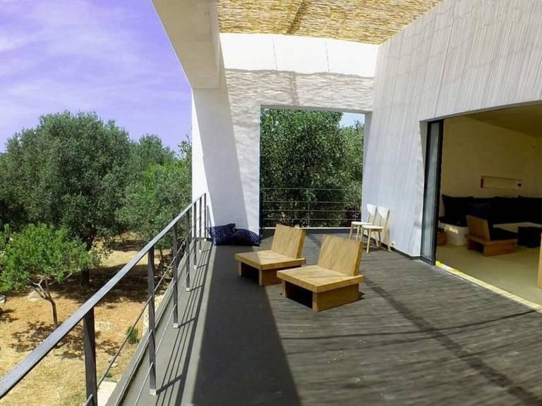 Vacation home with yard, BBQ & private pool — photo 4