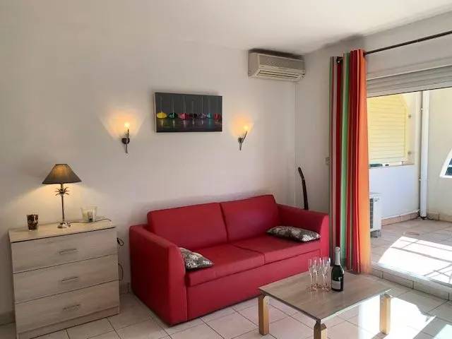 Rental apartment with patio & pool — photo 4