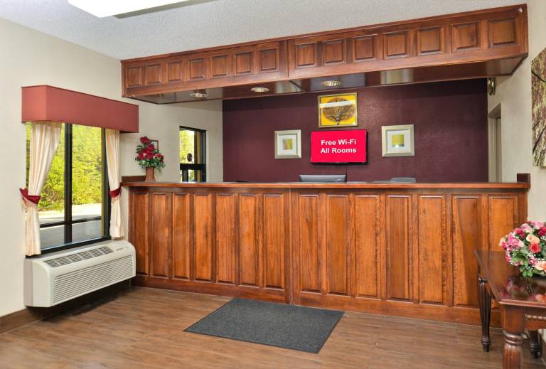 Red Roof Inn Cartersville - Emerson/LakePoint North in Cartersville, GA