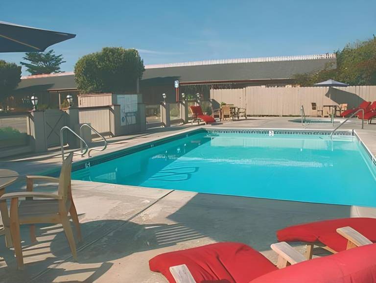 Sea Otter Inn — photo 3