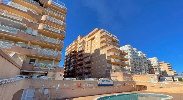 Nice rental apartment with patio & pool | Next to the beach | Pets allowed — photo 3
