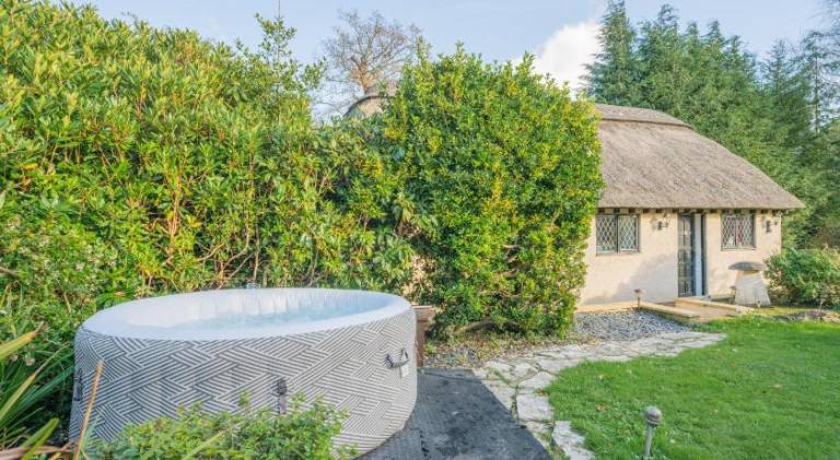 Vacation home with pool & jacuzzi — photo 2