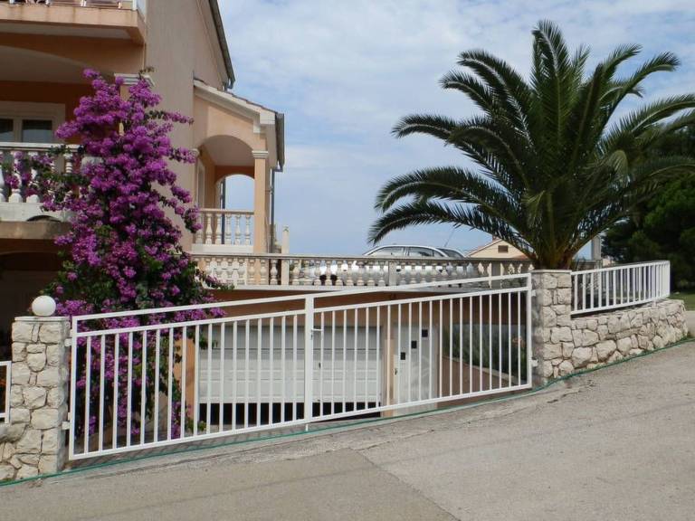 Holiday apartment with patio & barbecue | Nature view — photo 3