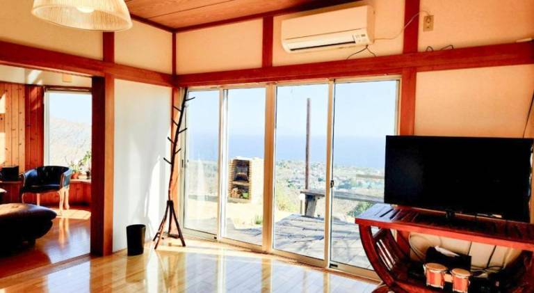 Beautiful vacation home with BBQ | Perfect for remote work | Pet-friendly — photo 2