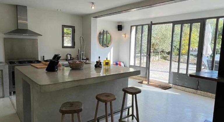 Villa with pool — photo 5