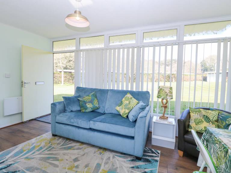 Cottage with yard | Beach view — photo 4