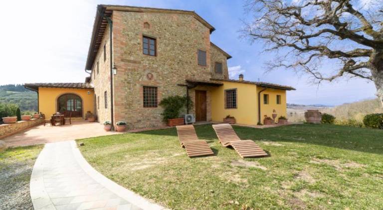 Rental apartment with barbeque & yard in Montespertoli