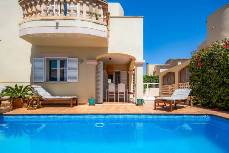 Family-friendly nice vacation home with private pool, fast internet & terrace | Mountain view | Pet-friendly — photo 2