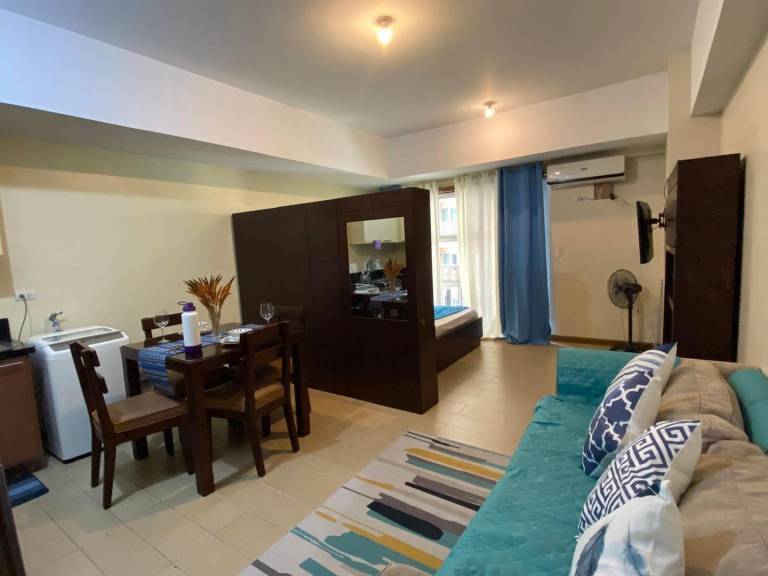 House with pool in Taguig