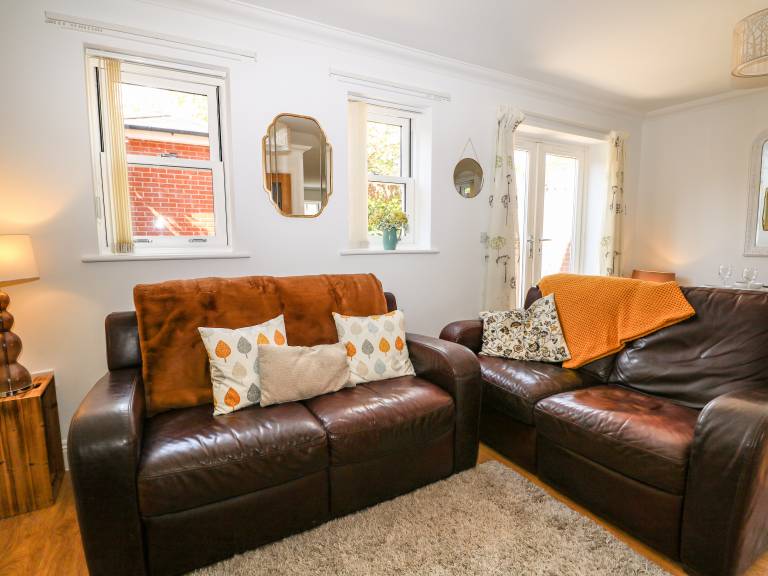 Family-oriented charming cottage with patio & garden | Pets are welcome — photo 4