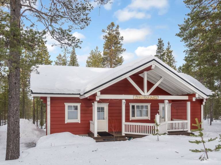 Vacation home with terrace & sauna in Kittilä