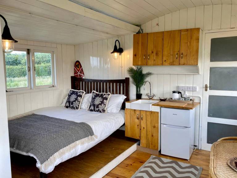 Seductive Lakeside Cabin Sanctuary near Rutland Water in Rutland — photo 3