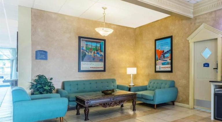 Howard Johnson by Wyndham Lakeland — photo 4