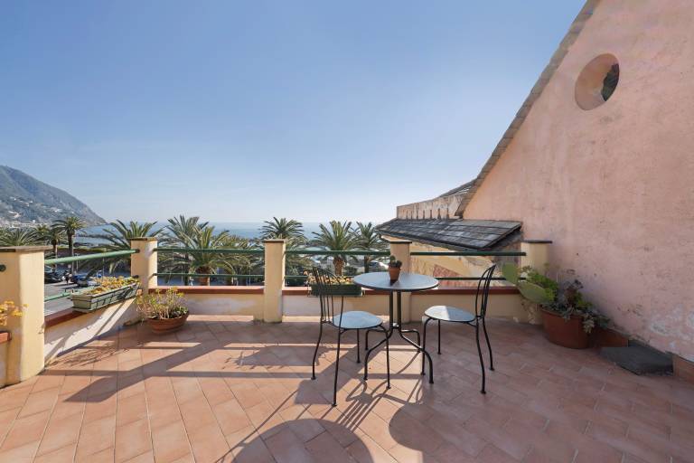 Apartment 'Marcone' with Sea View, Private Terrace and Wi-Fi in Moneglia
